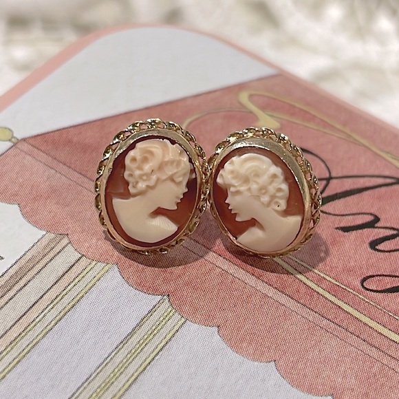 Vintage 14K Cameo Earrings - Picture 2 of 11